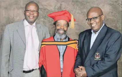  ??  ?? Chosen: Keorapetse Kgositsile (centre) became poet laureate in 2006. With him are Raks Seakhoa (left), who set up the laureatesh­ip, and publisher Mothobi Mutloatse. Photo: Siphiwo Mahala