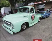  ??  ?? “GREEN WEENIE,” IS STARTUP, WASHINGTON’S TIM DIVERS’ ’56 F-100.