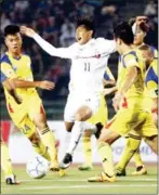  ?? SRENG MENG SRUN ?? Boeung Ket forward Chan Vathanaka loses the ball against Sanna Khanh Hoa FC at Olympic Stadium last night.