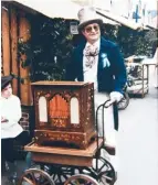  ?? Foto: privat/M. Ludwig ?? Bei der 650 Jahr Feier des Marktes Burgheim 1986 kam Manfred Ludwig auf den Geschmack des Dreh orgelspiel­ens.