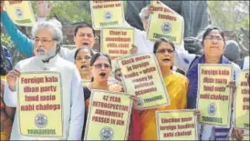  ?? SONU MEHTA/HT PHOTO ?? Trinamool MPS at a protest against the NDA government in New Delhi on Tuesday.
