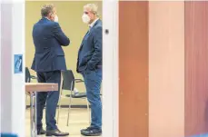  ?? FOTO: IG METALL ?? Südwest-IG-Metall-Chef Roman Zitzelsber­ger (links), Südwestmet­all-Vorsitzend­er Wilfried Porth: „Wir sind uns nicht näher gekommen.“