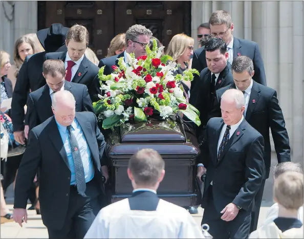  ?? — THE CANADIAN PRESS ?? Pallbearer­s carry the casket of Gordie Howe at the Cathedral of the Most Blessed Sacrament Wednesday in Detroit.