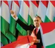  ?? Foto: Darko Vojinovic, dpa ?? Bei vielen älteren Ungarn gilt er als „Held“: der umstritten­e Premiermin­ister Viktor Orbán.