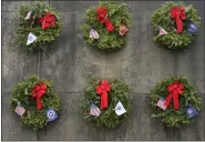  ?? LAUREN A. LITTLE — MEDIANEWS GROUP ?? Wreaths representi­ng branches of the military hung on the monument during Wreaths Across America at Forest Hills Memorial Park Dec. 14.