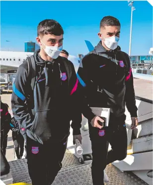  ?? ?? Los jugadores del Barcelona llegaron ayer a territorio napolitano para el gran duelo.
