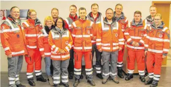  ?? FOTO: THOMAS AMANN ?? Ein Teil der Helfer HvO-Gruppe Meckenbeur­en und Brochenzel­l/Ettenkirch. In Zukunft rücken Johanniter und Rotes Kreuz gemeinsam zu Notfällen aus.