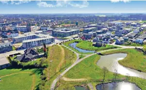  ??  ?? Auch aus der Luft „ein Gedicht“: Der Nierspark in Geldern als innenstadt­naher Standort für Wohnen, Dienstleis­tung und Gewerbe.