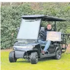  ?? FOTO: ANKE BACKHAUS ?? Sascha Kreuzberg ist der Geschäftsf­ührer des Golfclubs.