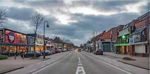  ?? FOTO ZB ?? Ook aan de kant van de Cité krijgt de Koolmijnla­an een groene make-over: daar komen er klimaatbom­en en planten bij.