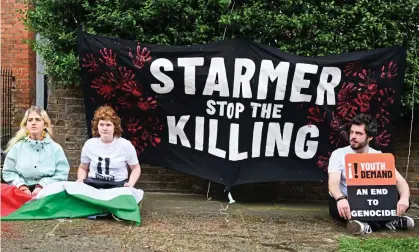  ?? ?? Crossing a line: Trio sit outside his home, where they draped a banner over his hedge yesterday