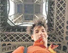  ?? A. RODRÍGUEZ ?? Alejo. Se sacó una selfie en la base de la Torre Eiffel.