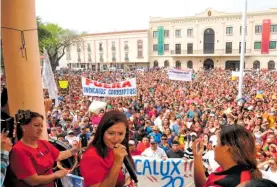  ??  ?? Susana Prieto, líder del Movimiento 20-32 en una manifestac­ión contra Tridonex en febrero de 2019