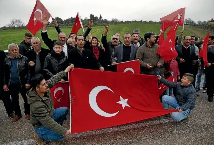  ?? AP ?? Turks show support for their country’s military yesterday on the outskirts of the town of Kilis, near the border with Syria. The Kurdish-led Syrian Democratic Forces say the first week of Turkey’s incursion into northern Syria has left more than 100...