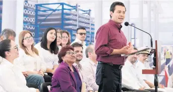  ??  ?? El presidente Enrique Peña Nieto señaló, en Baja California, que en el sexenio se han construido más de 415 kilómetros de acueductos; ahí deseó que México siga creciendo luego de la transición que se aproxima.