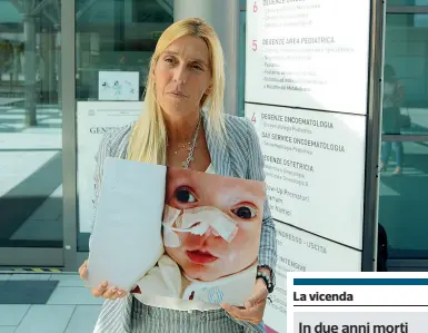  ??  ?? La mamma di Nina Federica Frezza all’ospedale di Verona (foto Sartori)