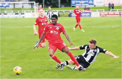  ?? ?? Tackled
Dylan Bikey loses out this time. All photos Graham Hamilton/Stirling Albion FC