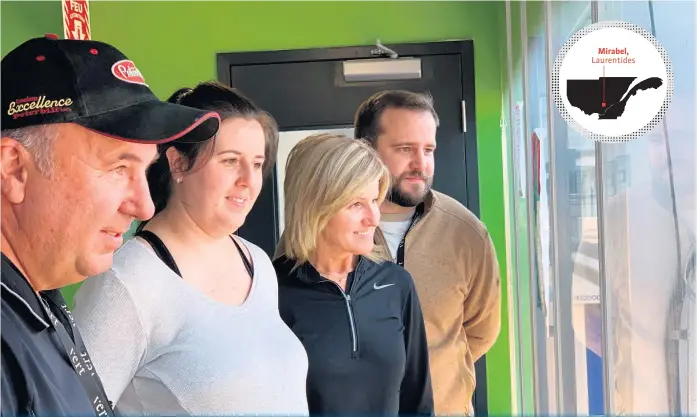  ?? ?? Stéphane Bertrand et sa conjointe Sylvie Lalonde, entourés de la future relève de l’entreprise, leurs enfants Marilyne et Steve.