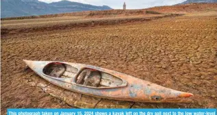  ?? AFP photos ?? This photograph taken on January 15, 2024 shows a kayak left on the dry soil next to the low water-level reservoir of Sau.—