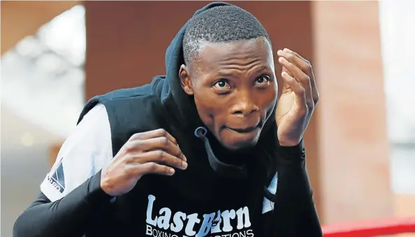  ?? Picture: REUTERS ?? DUCK AND JIVE: Zolani Tete shows how he intends protecting his face against the punches from challenger Omar Narvaez at SSE Arena in Belfast tonight. The South African is out to cement his status as the bantamweig­ht king of the world against the...