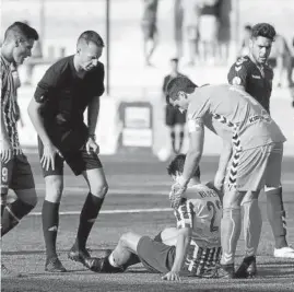  ??  ?? Rúper se marchó lesionado antes del descanso.