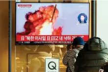  ?? AFP ?? A news broadcast touches on the latest North Korean
■ missile test at a Seoul railway station. The missile is believed to have fallen in Japan’s exclusive economic waters.