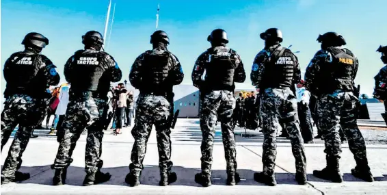  ?? /FOTOS SERGIO CARO/LA VOZ DE LA FRONTERA ?? El Grupo Táctico, la Unidad K9 y la Guardia Estatal resguardan la frontera