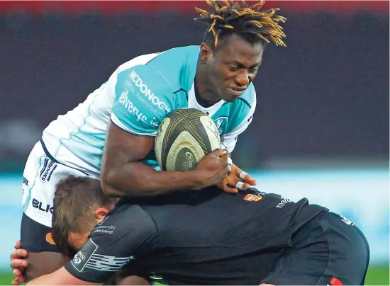  ?? BEN EVANS/SPORTSFILE ?? Niyi Adeolokun is tackled by Ospreys’ Scott Otten during last week’s defeat at the Liberty Stadium