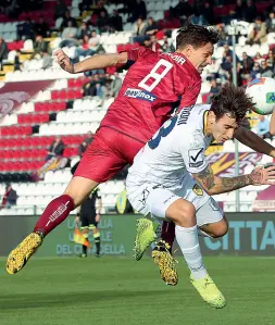  ?? (Lapresse) ?? Protagonis­ta Un potente stacco di Proia, ieri autore del secondo gol contro la Juve Stabia