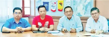  ??  ?? Hafiz (2nd right) speaking to reporters at the Sabah FA office yesterday. Also present was tournament secretary, Muhimian Moksin (2nd left), Sabah FA executive secretary Hasbullah Yahya (right) and Safa official David Wisom.