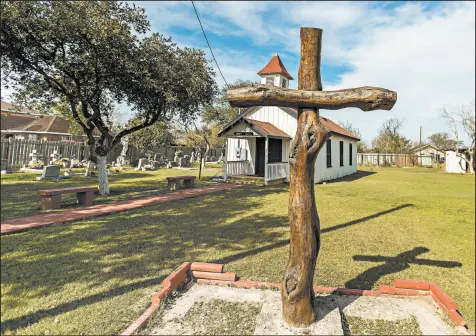  ?? DAVID PIKE/UNIVERSITY OF TEXAS RIO GRANDE VALLEY 2019 ?? Eli Jackson Methodist Church and cemetery in San Juan, Texas, is located on a ranch once operated by Nathaniel and Matilda Jackson, a biracial couple believed to have been "conductors" of the Undergroun­d Railroad to Mexico.