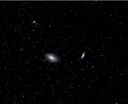  ??  ?? The M81/M82 galaxy field, captured in 54 one-minute exposures using the same camera and telescope combinatio­n