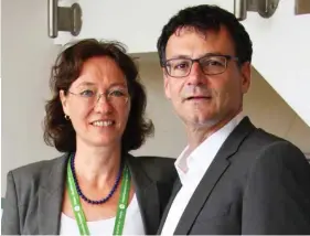  ??  ?? Heidi Durner, Sales Strategy & Planning EMEA bei HPE, mit ihrem Sponsor Ulrich Seibold, der sich als Mitglied der HPE-Geschäftsl­eitung dafür einsetzt, dass Frauen in seinem Unternehme­n weiterkomm­en.