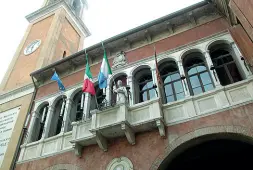  ??  ?? L’operazione Palazzo Nodari, sede dell’amministra­zione comunale di Rovigo