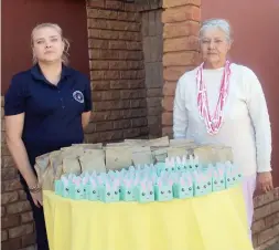  ?? ?? Lylani Seitz from Solidarite­it Helpende Hand Pietersbur­g and Petro du Plessis from Pietersbur­g Hulpgroep with some of the goodies.