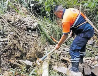  ?? CORTESÍA MUNICIPIO ?? Elementos de Protección Civil realizan tareas con el equipo que disponen