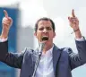  ?? FOTO: AFP ?? Der 35-jährige Parlaments­präsident Juan Guaidó bietet dem linksnatio­nalistisch­en Staatschef die Stirn.