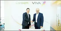  ??  ?? VIVA’s CCO Andrew Hanna shaking hands with Careem’s GM Khaled Nuseibeh.