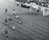  ??  ?? El gol de Marcelino a Yashin en la final de la Eurocopa de 1964 en el Bernabéu.