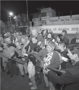  ??  ?? PARQUE. Las familias de El Olivo inauguraro­n junto a las autoridade­s del GAD Ibarra este nuevo escenario.