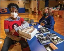  ?? ALEJANDRO A. ALVAREZ/PHILADELPH­IA INQUIRER/TNS ?? Each week, researcher Shamele Jordan (left) and retired teacher Muneerah Higgs prepare packets of cards, designed by Higgs, that depict historic figures and sites. Students at Lawnside Elementary School take a selfie in front of a historic site and produce a video or a creative document.