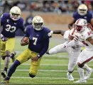  ?? DARRON CUMMINGS / ASSOCIATED PRESS 2017 ?? Notre Dame’s leading returning rusher, senior quarterbac­k Brandon Wimbush, will have a new offensive line blocking for him this year.