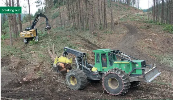  ??  ?? Above: The John Deere 848H is one of the last H-series sold in New Zealand and is a great workhorse, according to Peter Stephens.
Below: The Stephens Logging crew went fully mechanised three years ago when this Cat 336D and SouthStar 630 processing...