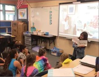  ?? Christina Cox/The Signal ?? Chinese language teacher Tiara Li leads Claudia DiMonte’s fifth-grade class in learning basic words in the Chinese language at Castaic Elementary School on Sep 25. The California School Dashboard was released last Thursday, which gives districts and...