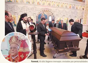  ??  ?? Funeral. Al sitio llegaron mensajes enviados por personalid­ades de la política.