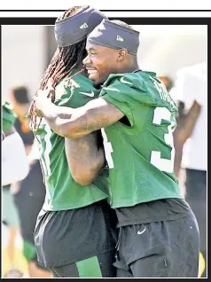  ?? Bill Kostroun ?? DOING THE DIRTY WORK: Justin Hardee (right), embracing C.J. Mosley last week at training camp, has become a special-teams standout in the NFL, a big factor in the Jets having multiple top-five units last year.