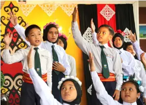  ??  ?? Pupils sing the ‘Sayangi Malaysiaku’ (Love My Malaysia) song during the event.