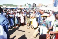  ?? ?? First Lady Dr Auxillia Mnangagwa leads in the clean-up campaign in Harare yesterday