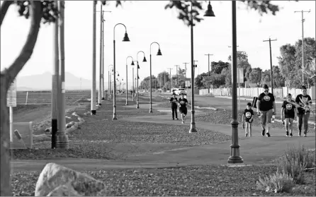  ??  ?? EL ANDADOR DE LA AVENIDA CÉSAR CHÁVEZ, inuagurado el año anterior, será parte del paseo familiar a celebrarse el 13 de abril, a partir de las 8:00 a.m. en Somerton.