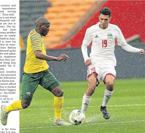  ?? / Veli Nhlapo ?? Aubrey Modiba of Bafana and Karl Hopprich of Seychelles during their Africa Cup of Nations qualifier at the FNB Stadium, where Bafana won 6-0 before drawing 0-0 in the return match midweek.